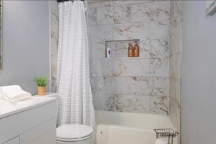 Building Photo - 915 Ranch Rd