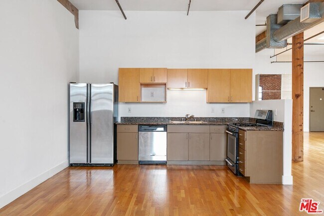 Building Photo - 215 S Santa Fe Ave