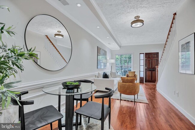 Building Photo - 1437 Duke St