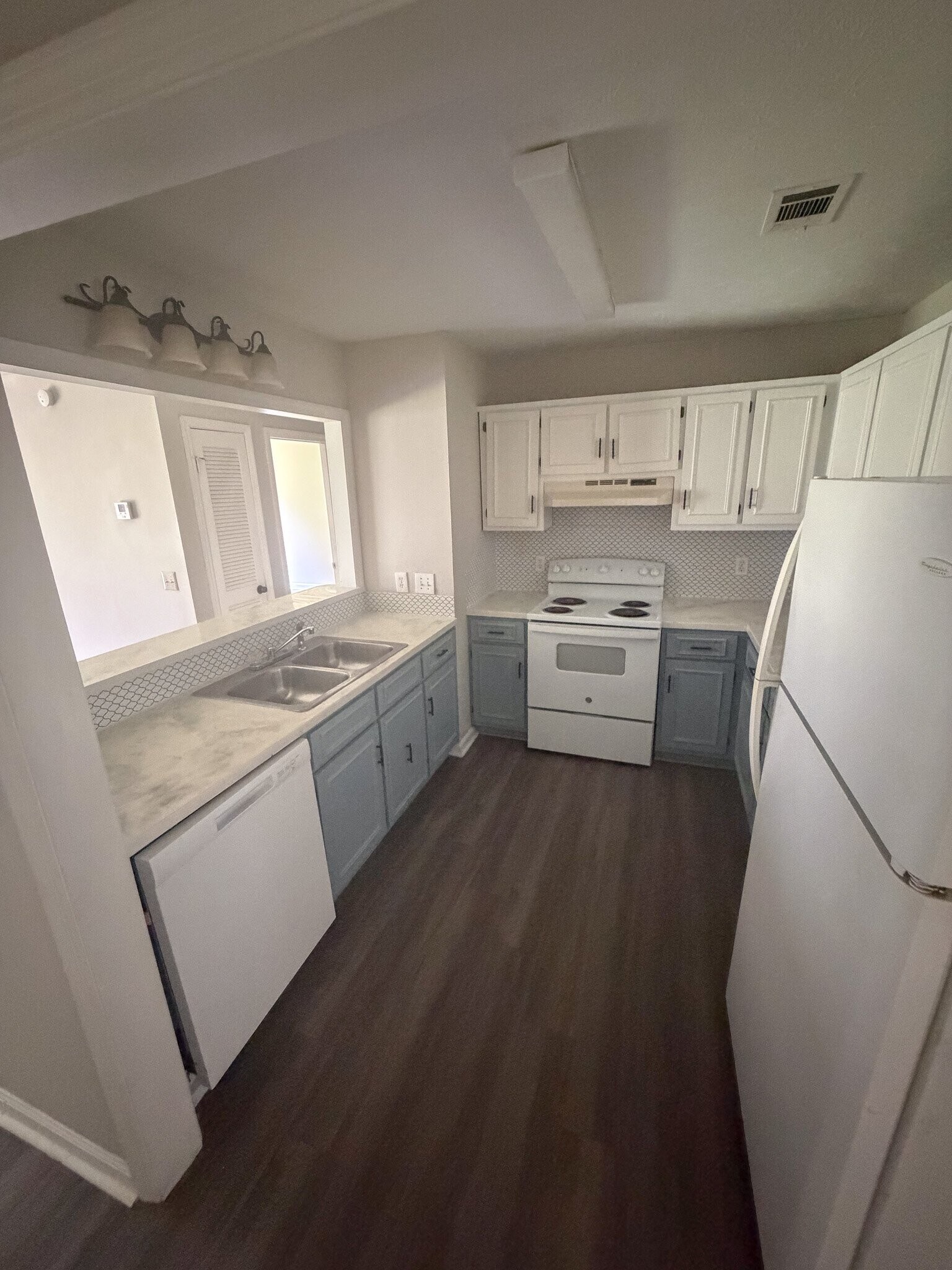 Building Photo - 6197 Trestlewood Dr