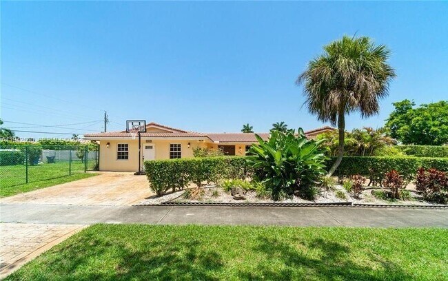 Building Photo - 601 N 44th Ave