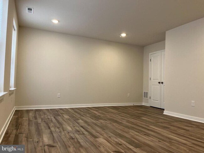 Building Photo - 37 E Front St