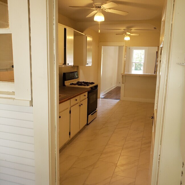 Building Photo - 924 Howard St