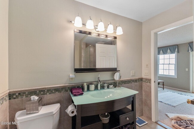 Building Photo - 158 Kaydeross Park Rd