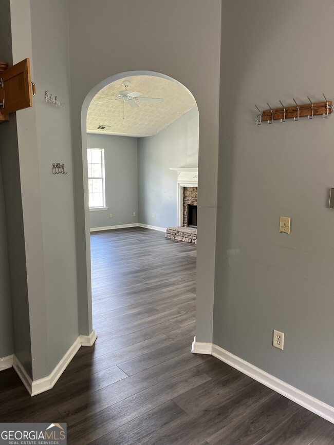 Building Photo - 506 Rosewood Cir