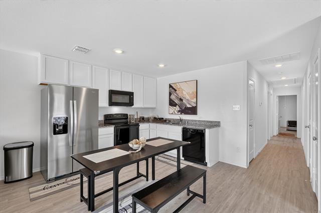 Building Photo - 6825 Sunbeam Cir