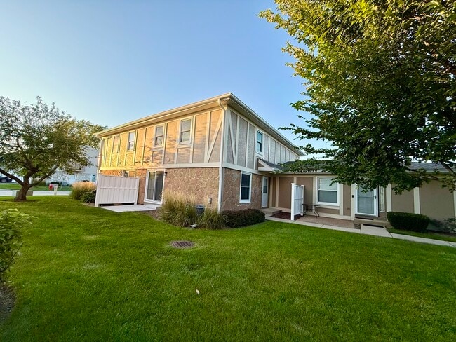 Building Photo - 1045 Hampton Harbor