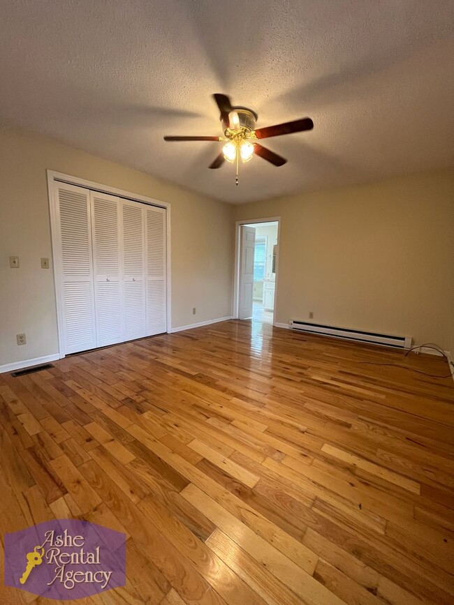 Building Photo - Charming 3bd/2ba House In West Jefferson