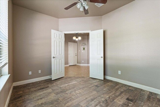 Building Photo - 642 Irvin Dr