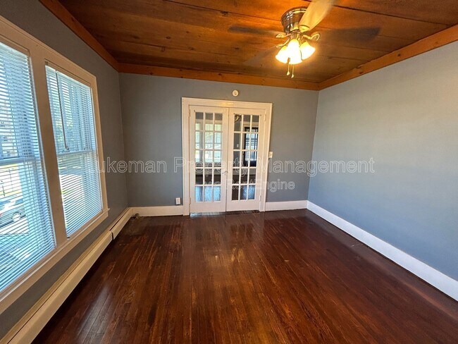 Building Photo - 428 S Westnedge Ave