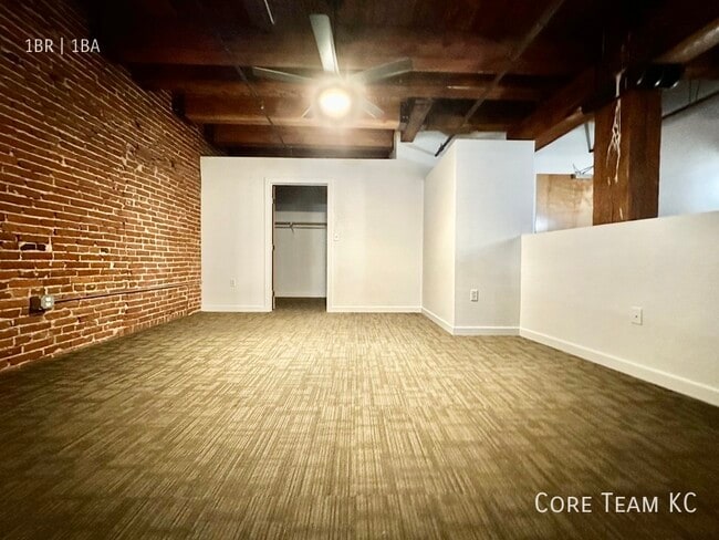 Building Photo - 204 Walnut St