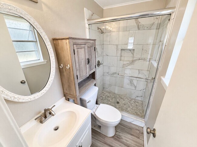 Building Photo - 2532 La Vonne Cir