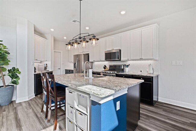Building Photo - 134 Longmire Cv