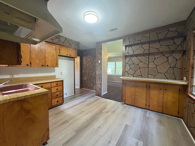 Building Photo - 6301 Canal Blvd