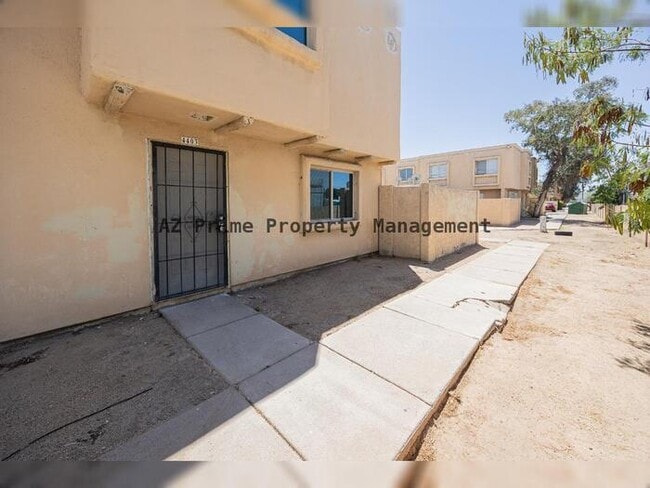 Building Photo - 4403 E Riverside St