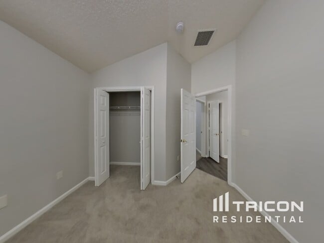 Building Photo - 2877 Centerwood Dr N