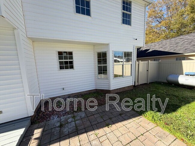 Building Photo - 103 Sara Dr