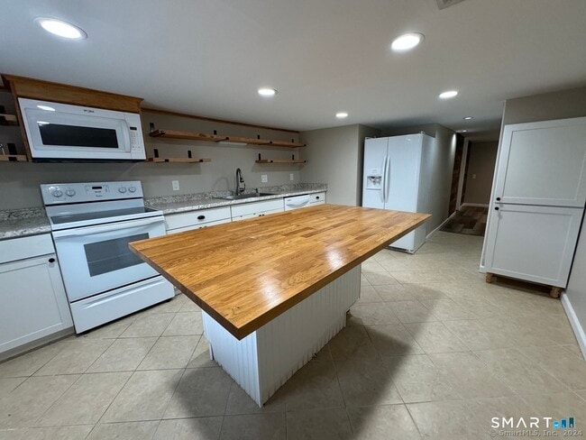 Building Photo - 55 White Oak Ln
