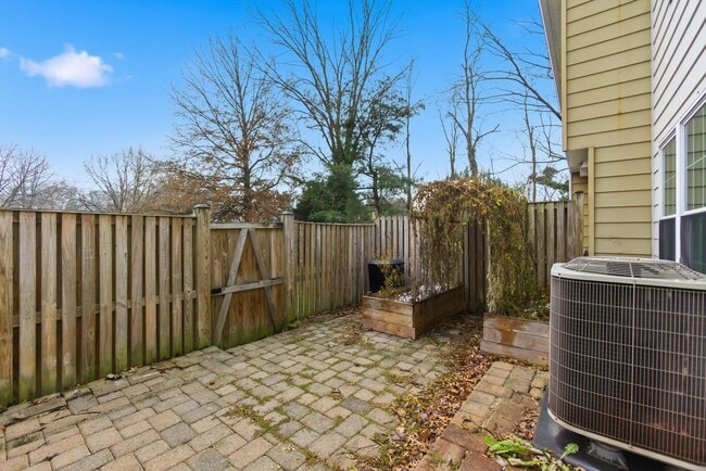 Building Photo - Lovely 3 BR/1.5 BA Townhome in Bowie!