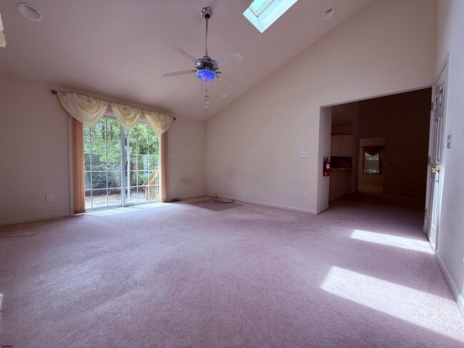Building Photo - 2 Club House Ln