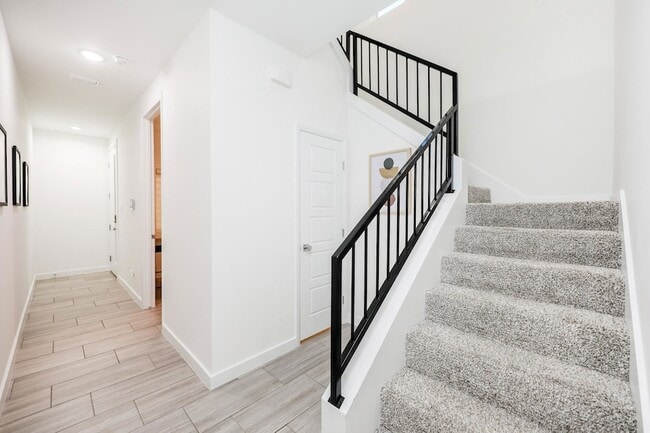 Building Photo - 425 Deer Path Lp