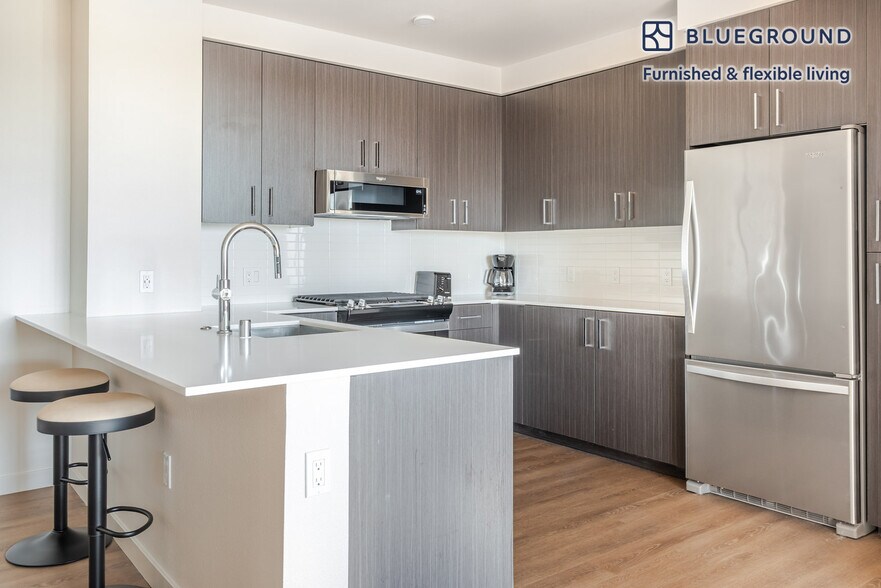 Building Photo - 2333 Calle Del Mundo