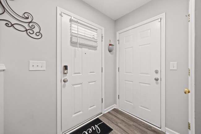 Building Photo - This immaculate 3-bed, 2.5 bath townhome in the Olde Stone Crossing community with the primary be...