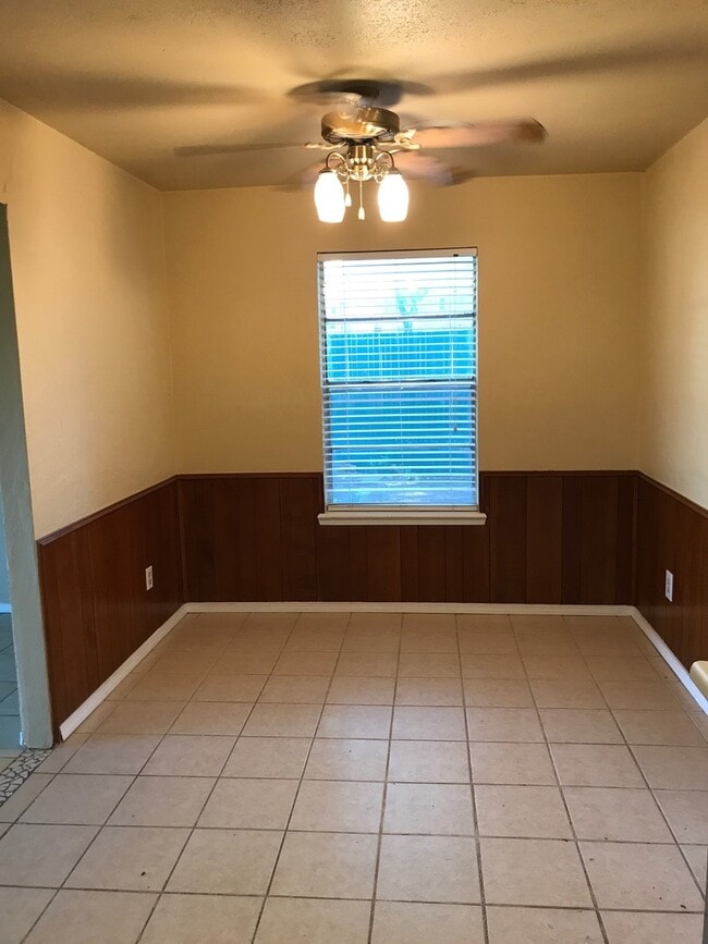 Building Photo - 5222 Clearwater Ct