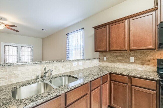 Building Photo - 5114 Harbor Palm Dr