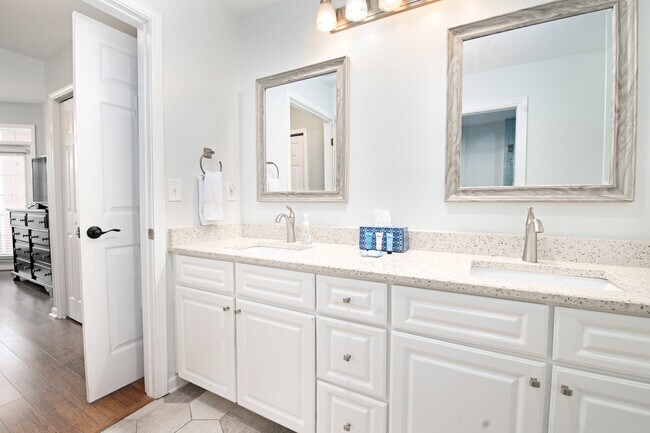 Building Photo - 235 Atlantis Cir