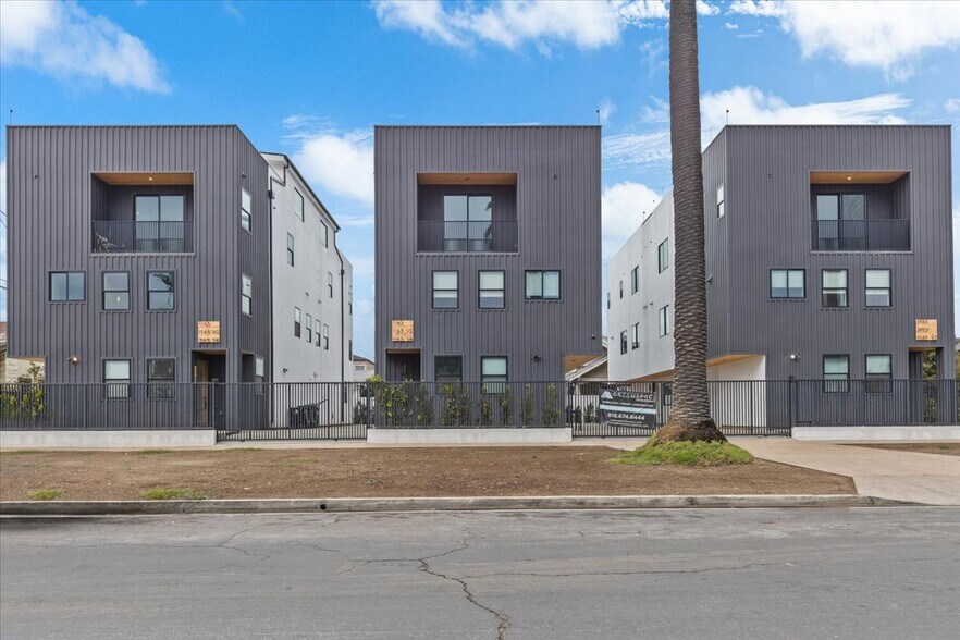 Building Photo - 3973 S Budlong Ave