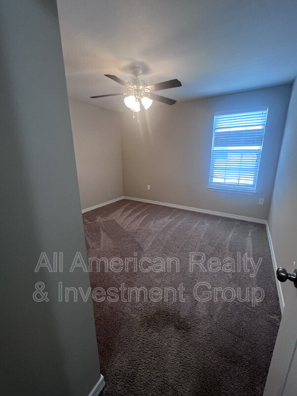 Building Photo - 426 Eisenhower Dr