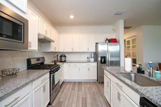 Building Photo - ** STUNNING 2012 NEW CONSTRUCTION 3/2 HOME...