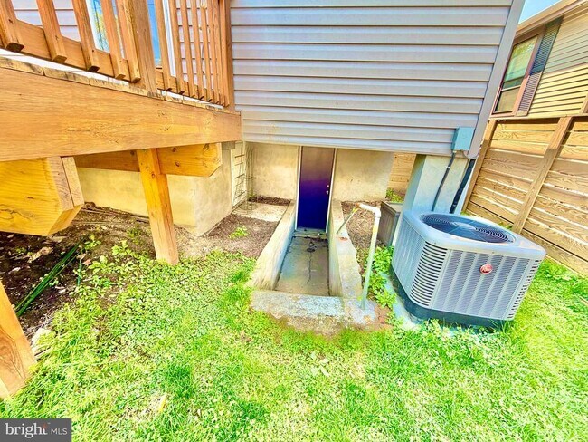 Building Photo - 4020 Grant St NE