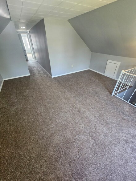 Building Photo - 8409 Rosewood Ave