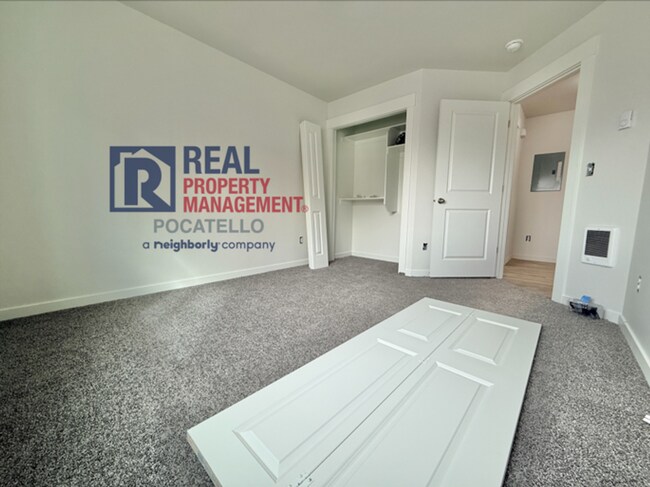 Building Photo - 5405 Park Lawn Dr