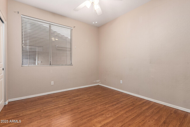 Building Photo - 6923 W Lone Cactus Dr