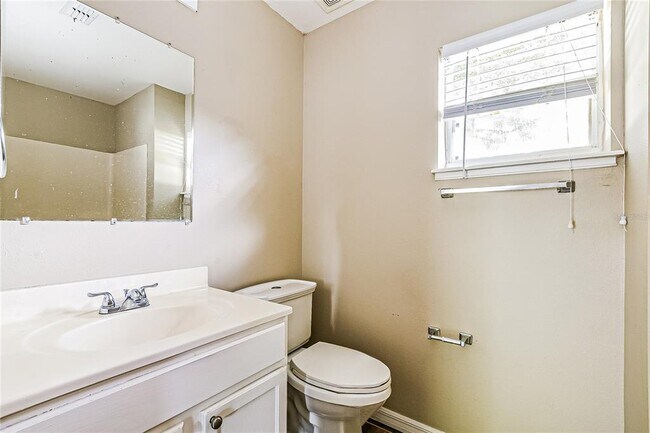 Building Photo - 822 Del Prado Dr