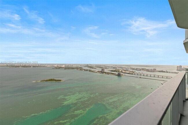 Building Photo - 700 NE 24th St