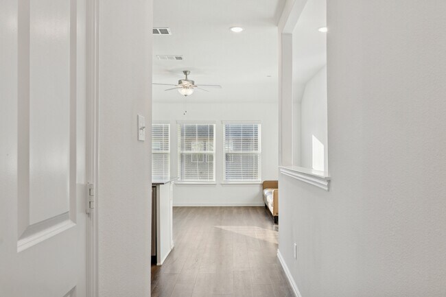 Building Photo - 4703 Kindred St