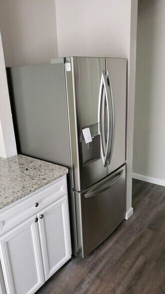 bottom freezer - 168 Barilla Plz