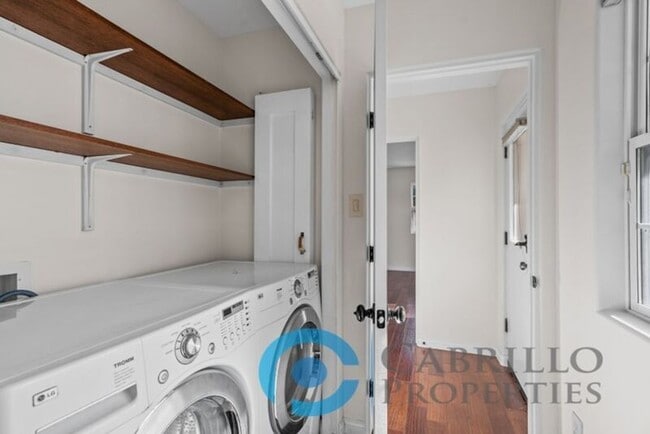 Building Photo - 7940 La Jolla Shores Dr