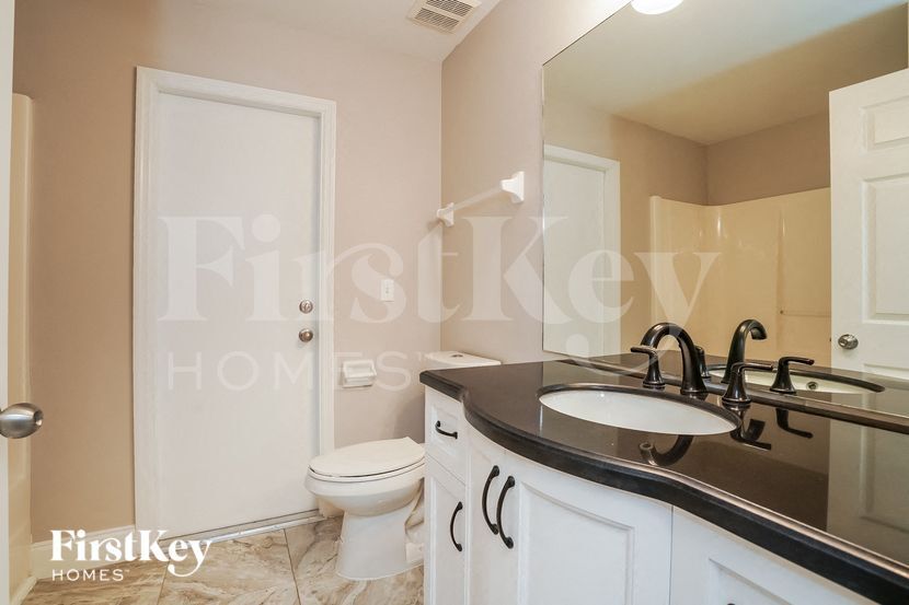 Building Photo - 5003 Barth St