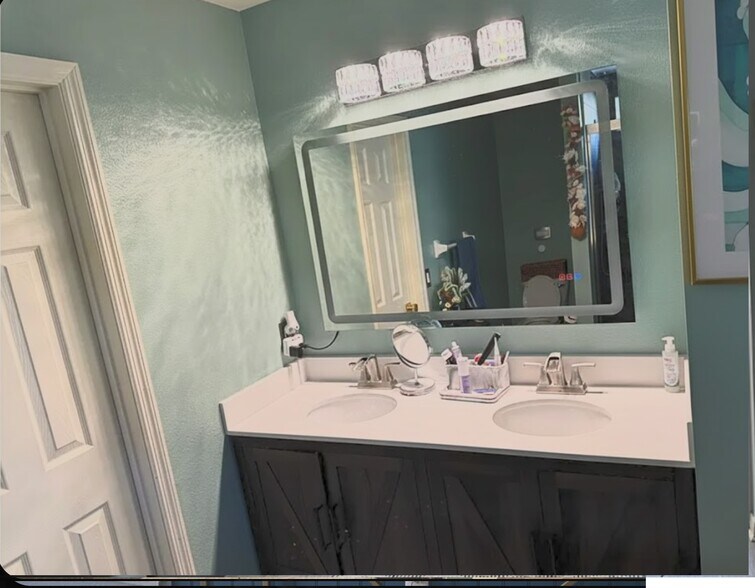 Building Photo - 1516 Gulfview Dr