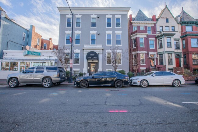 Building Photo - Lovely 1 BR/1 BA Condo in Dupont Circle!