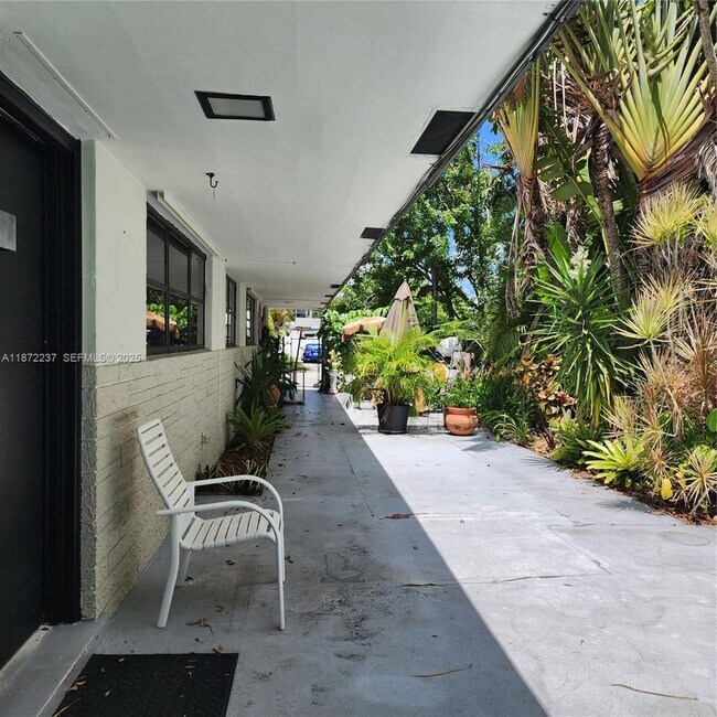 Building Photo - 1940 NE 31st Ct