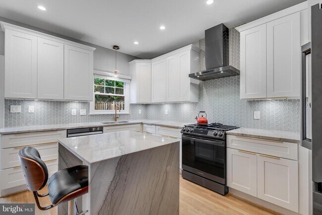 Building Photo - 1507 N Colonial Terrace