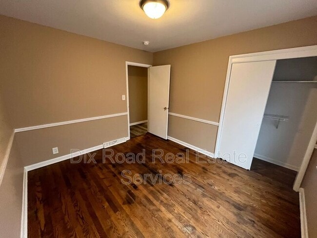 Building Photo - 601 Wilshire Dr