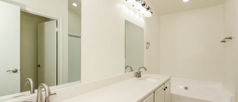 Building Photo - 4546 E Villa Theresa Dr