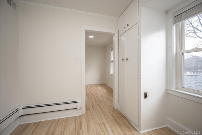 Building Photo - 14 Deane Pl